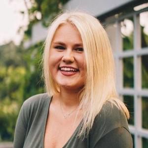 Meet your Posher, Elizabeth